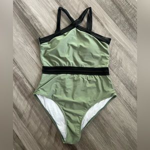 Womens swimsuit one piece medium barely worn